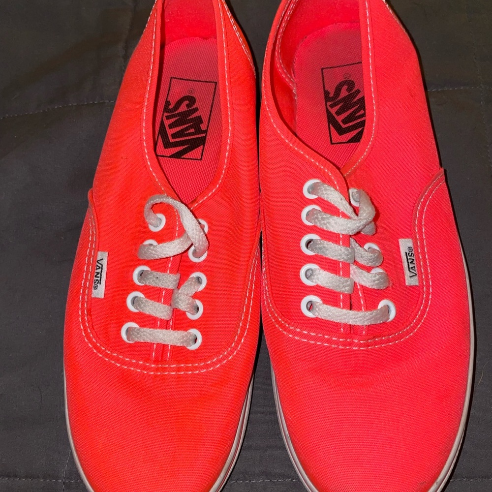 Women’s low pro Vans.